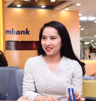 Chị Minh phản hồi về dịch vụ rút tiền thẻ tín dụng Sacombank