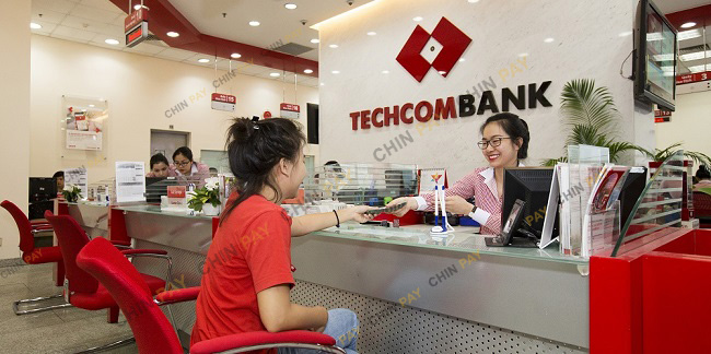 Rút tiền thẻ tín dụng Techcombank tại ngân hàng